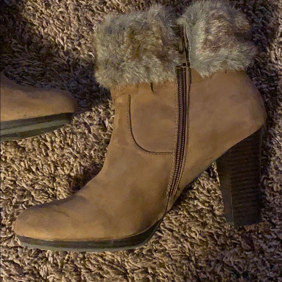 Dana Bachman Size 10 Faux Fur brown boots - Picture 2 of 6